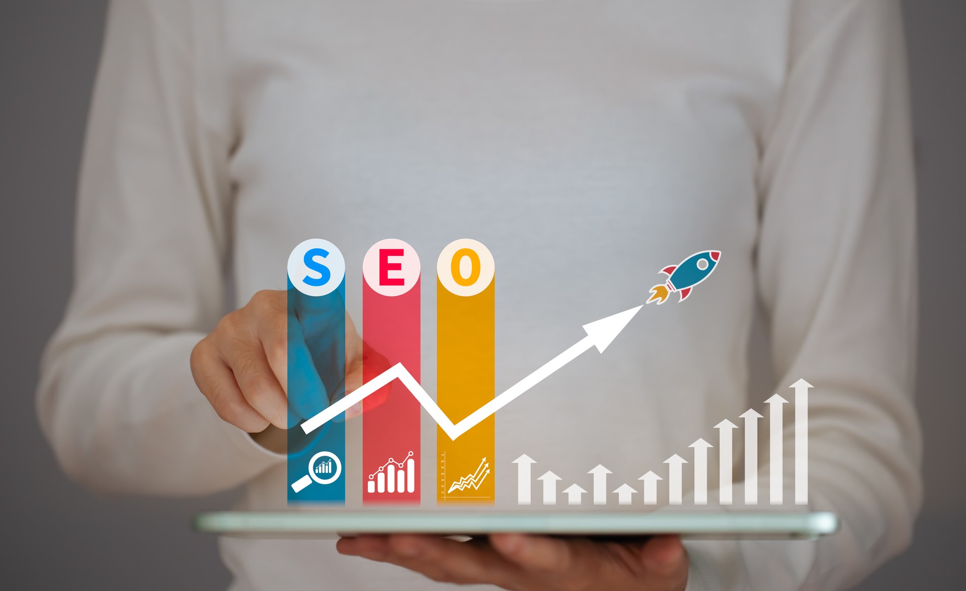 SEO Search Engine Optimization, concept pour promouvoir le trafic de classement sur le site Web, optimiser votre site Web pour se classer dans les moteurs de recherche ou SEO.